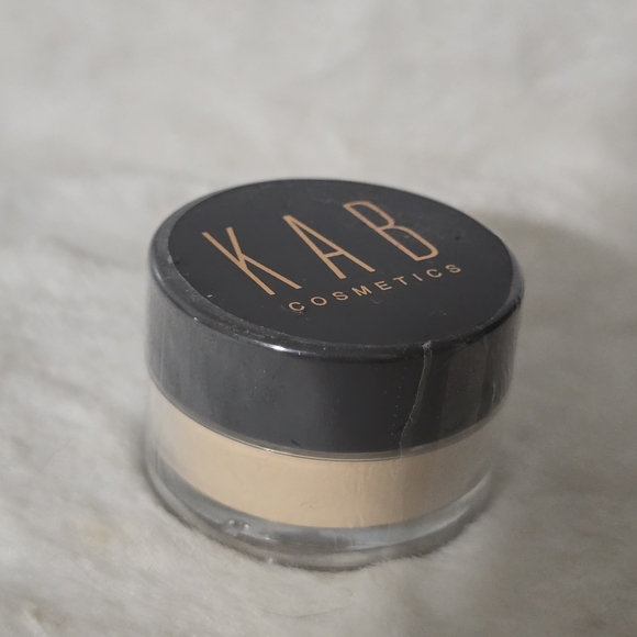 KAB Cosmetics Translucent Setting Powder - Picture 1 of 3
